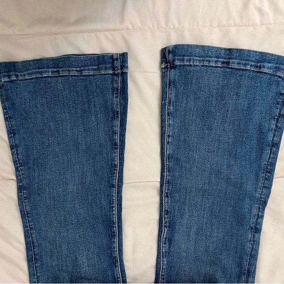 AEO high rise flare jeans - Picture 4 of 10